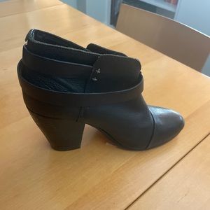 Perfect little black bootie. Great casual or dressed up. Classic rag & bone.